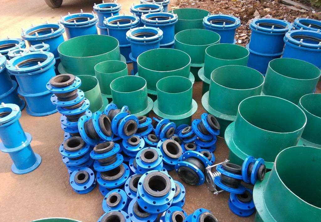 在穿越人防樓板、人防牆體及人防擴散室處的管道及測壓管應隨結構